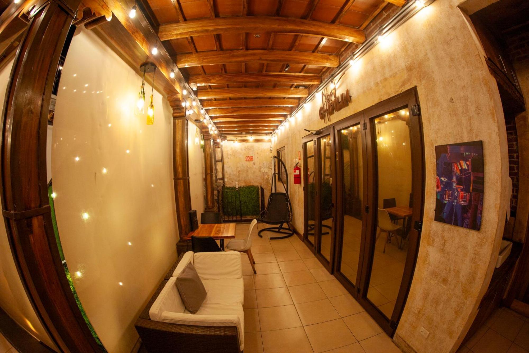 Hot Chipilin Hostel Antigua ภายนอก รูปภาพ