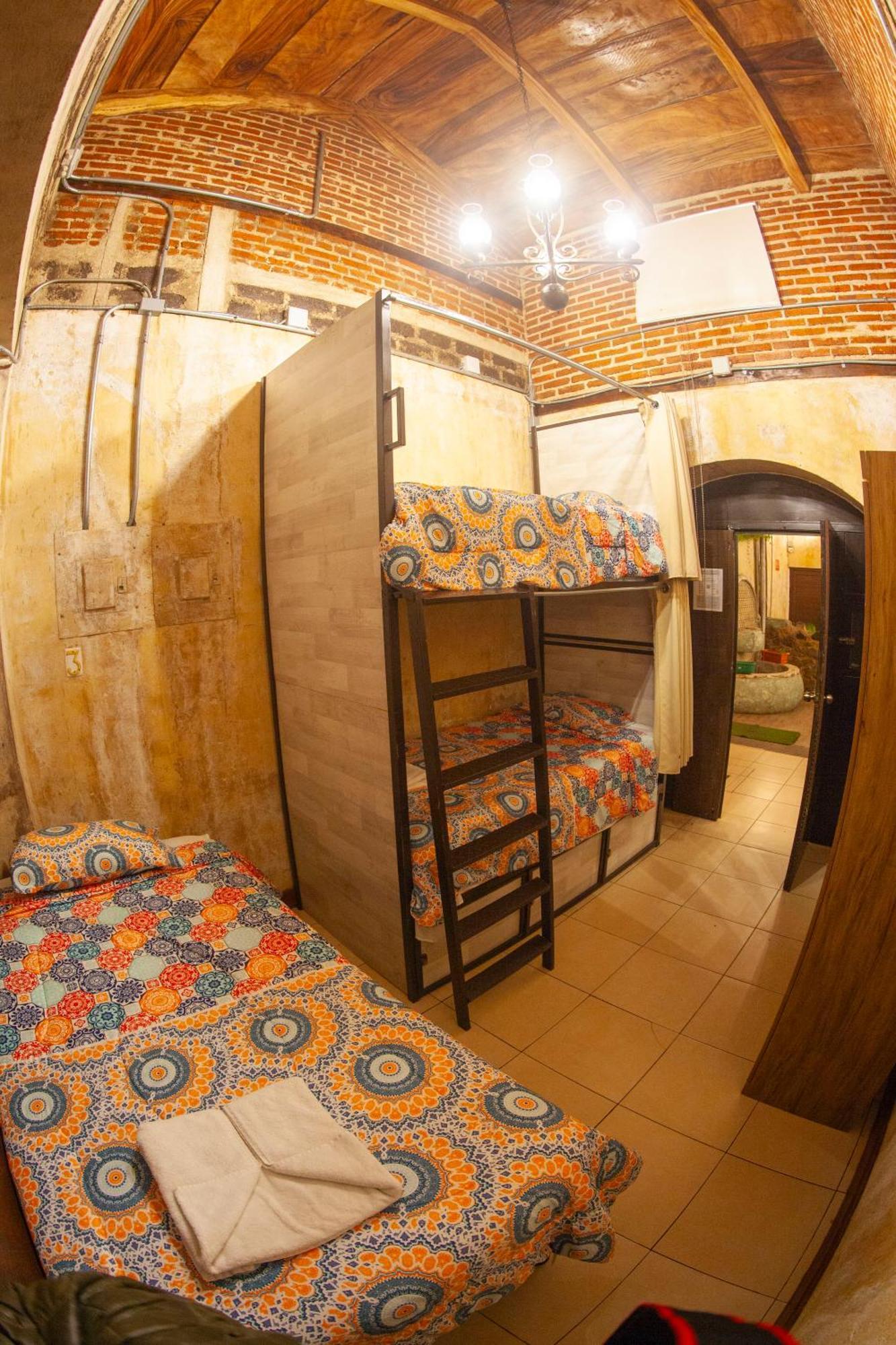 Hot Chipilin Hostel Antigua ภายนอก รูปภาพ